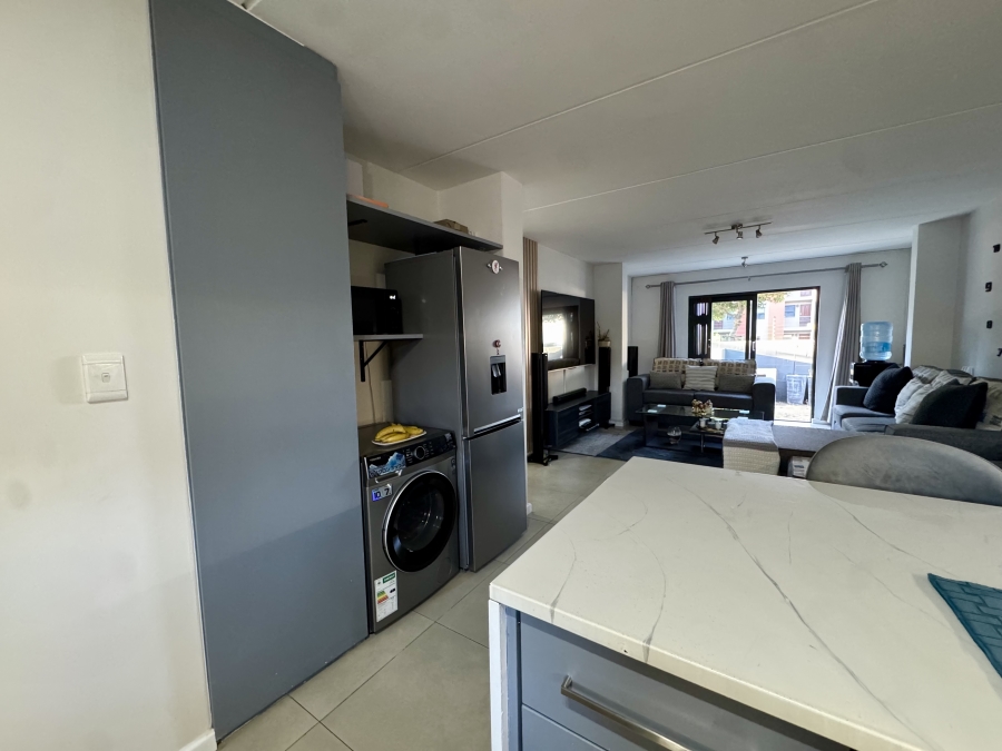 To Let 2 Bedroom Property for Rent in Burgundy Estate Western Cape